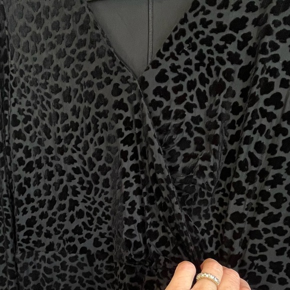 Talbots Black Burnout Velvet Faux Wrap Dress Cheetah Jacquard V-Neck Sz L Sheath - Picture 9 of 16